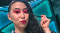 恰逢國家出柜日！《羊蹄山》女主曬大紅眼影自信美照