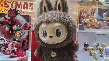 泡泡瑪特“Labubu”英國爆火 消費(fèi)者為搶購大打出手